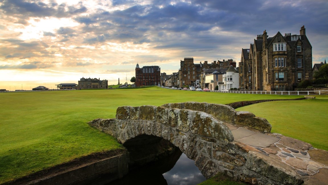 Cơ hội trải nghiệm chơi golf tại St. Andrews Old Course cùng VGolf Travel